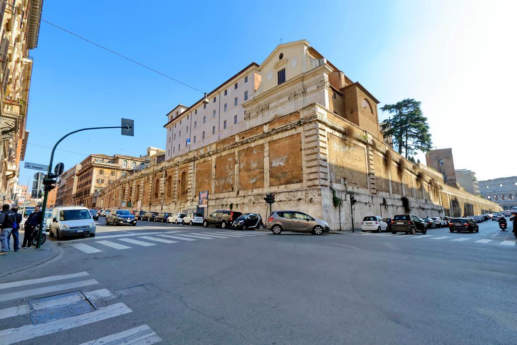 Elegant Vibia 300 Mt From Colosseum Appartamento