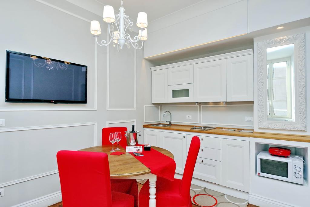 Elegant Vibia 300 Mt From Colosseum Apartment Rome